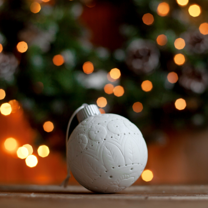 Набор фарфоровых светящихся елочных шаров "White Christmas" 5шт